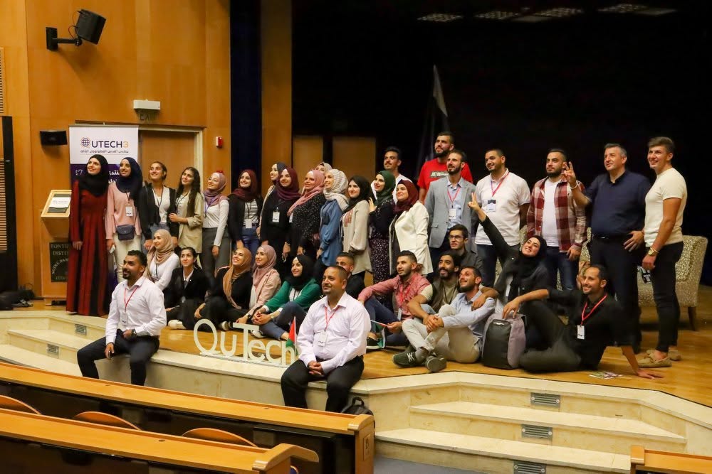 Group photograph on stage at Qutech 2019